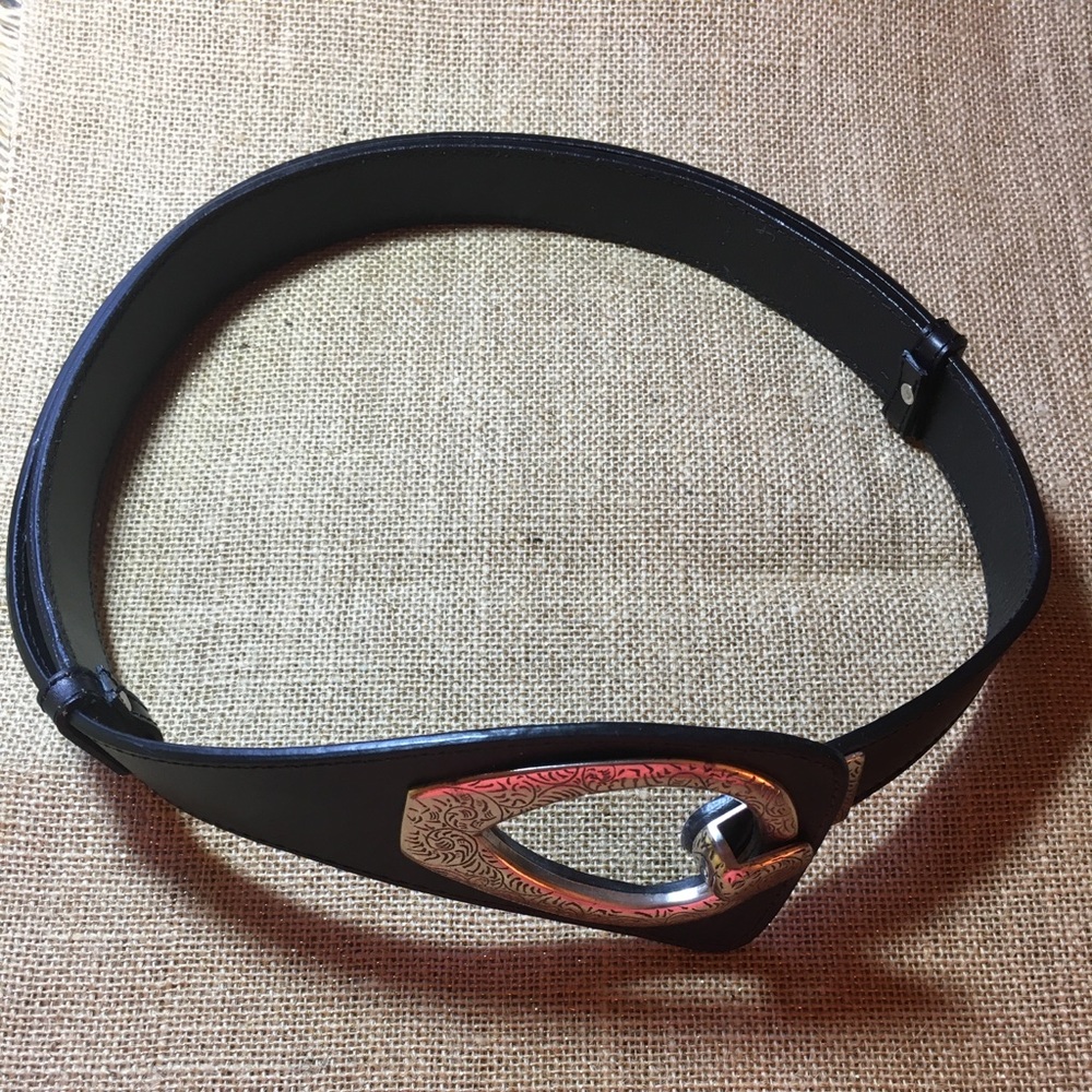 Woman’s adjustable belt